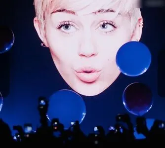 Miley Cyrus OnlyFans Leaked Free Thumbnail Picture - #dgtivxHYvV