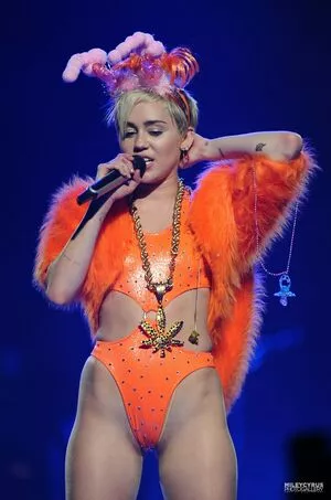 Miley Cyrus OnlyFans Leaked Free Thumbnail Picture - #dojF4JPbcG