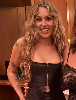 Miley Cyrus OnlyFans Leaked Free Thumbnail Picture - #dsT5GCTU5l