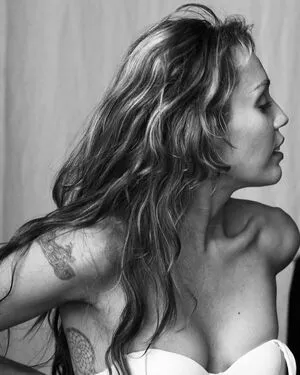 Miley Cyrus OnlyFans Leaked Free Thumbnail Picture - #eG5XZnExGP