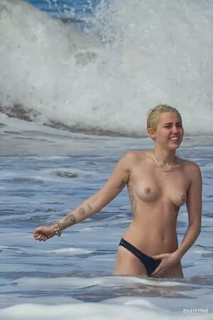 Miley Cyrus OnlyFans Leaked Free Thumbnail Picture - #eRd5Xj8A7B