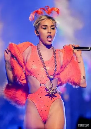 Miley Cyrus OnlyFans Leaked Free Thumbnail Picture - #eb2orottN8