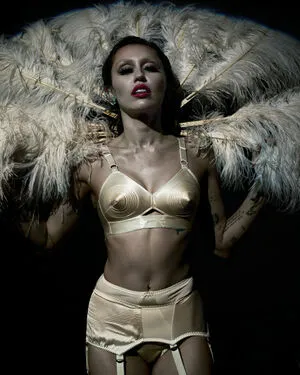 Miley Cyrus OnlyFans Leaked Free Thumbnail Picture - #eddzf04Wuj