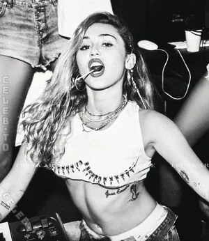 Miley Cyrus OnlyFans Leaked Free Thumbnail Picture - #epIX0sUgYe