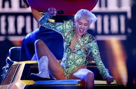 Miley Cyrus OnlyFans Leaked Free Thumbnail Picture - #ham18Depmm