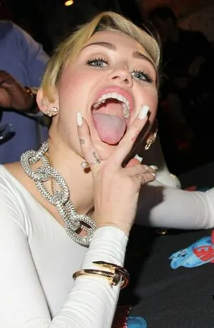 Miley Cyrus OnlyFans Leaked Free Thumbnail Picture - #hbV0HepXPu