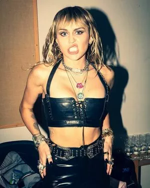 Miley Cyrus OnlyFans Leaked Free Thumbnail Picture - #iGFM2BncV3