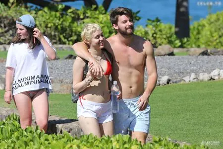 Miley Cyrus OnlyFans Leaked Free Thumbnail Picture - #iKlxPov4xf