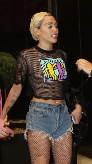 Miley Cyrus OnlyFans Leaked Free Thumbnail Picture - #ioZlptiDew