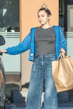 Miley Cyrus OnlyFans Leaked Free Thumbnail Picture - #j0mK7Czn0k