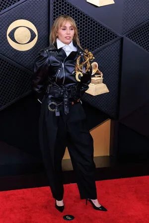 Miley Cyrus OnlyFans Leaked Free Thumbnail Picture - #jjffCdAce2