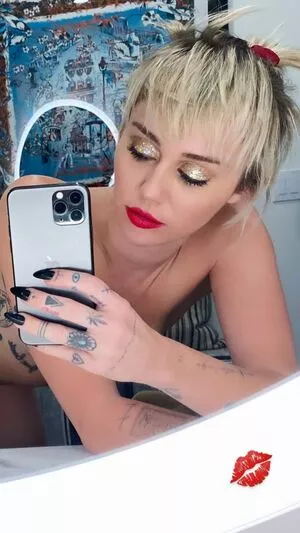 Miley Cyrus OnlyFans Leaked Free Thumbnail Picture - #jow49MtuG7