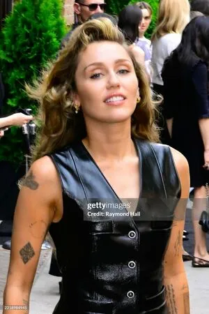 Miley Cyrus OnlyFans Leaked Free Thumbnail Picture - #kSODedalVb