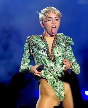 Miley Cyrus OnlyFans Leaked Free Thumbnail Picture - #kuaMs38Tw3