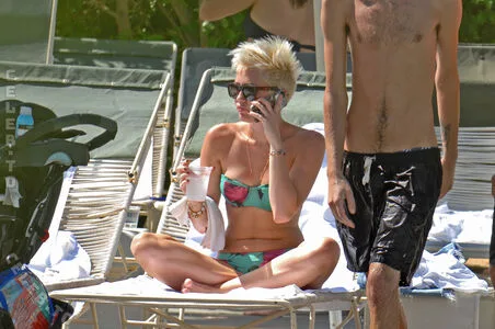 Miley Cyrus OnlyFans Leaked Free Thumbnail Picture - #kvLyWHvvnA