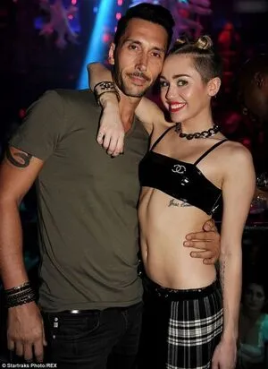 Miley Cyrus OnlyFans Leaked Free Thumbnail Picture - #l7VP3BsMlD