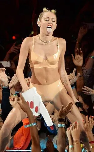 Miley Cyrus OnlyFans Leaked Free Thumbnail Picture - #lKiE8IThSa