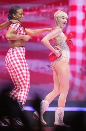Miley Cyrus OnlyFans Leaked Free Thumbnail Picture - #m4occd8XjG