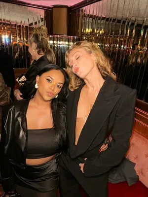 Miley Cyrus OnlyFans Leaked Free Thumbnail Picture - #m6jfXXChnL