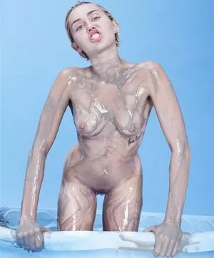 Miley Cyrus OnlyFans Leaked Free Thumbnail Picture - #mHREsUf9CJ