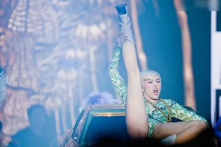 Miley Cyrus OnlyFans Leaked Free Thumbnail Picture - #mOqSJvfM9J