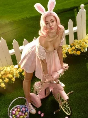 Miley Cyrus OnlyFans Leaked Free Thumbnail Picture - #mYB1khxIld