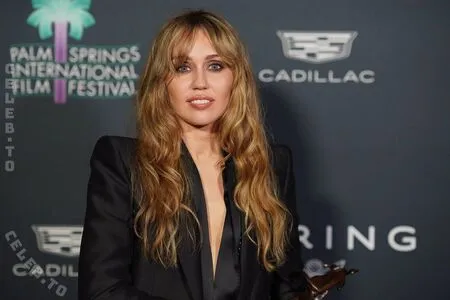 Miley Cyrus OnlyFans Leaked Free Thumbnail Picture - #mixy5mVNPp