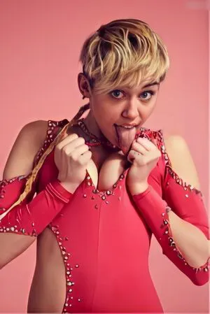 Miley Cyrus OnlyFans Leaked Free Thumbnail Picture - #mtzMtt8krF