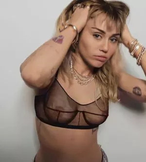 Miley Cyrus OnlyFans Leaked Free Thumbnail Picture - #my9YAwhWrr