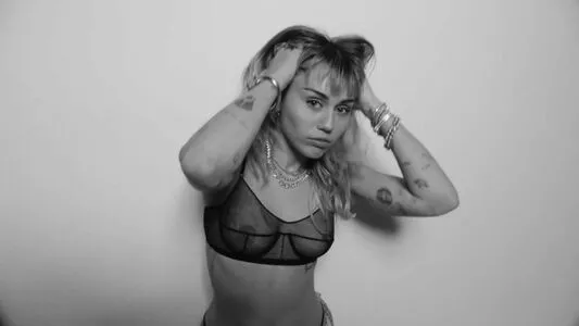 Miley Cyrus OnlyFans Leaked Free Thumbnail Picture - #n9W87E7Nae