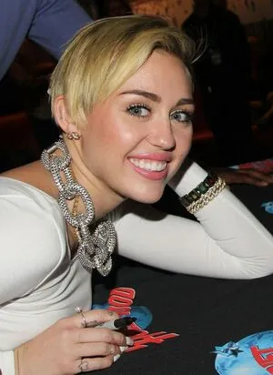 Miley Cyrus OnlyFans Leaked Free Thumbnail Picture - #nb7tvRhp2x