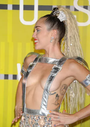 Miley Cyrus OnlyFans Leaked Free Thumbnail Picture - #noxNPoeyfR