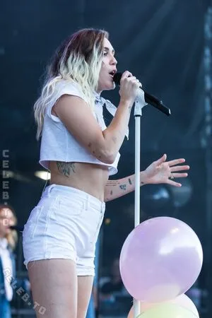 Miley Cyrus OnlyFans Leaked Free Thumbnail Picture - #omo1QOuVLU
