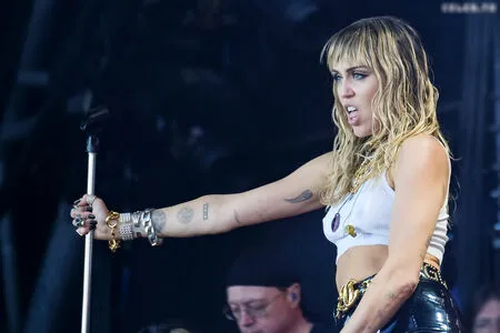 Miley Cyrus OnlyFans Leaked Free Thumbnail Picture - #oyaOCDbAE1