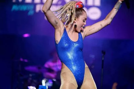 Miley Cyrus OnlyFans Leaked Free Thumbnail Picture - #p5AhazSpEw