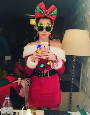 Miley Cyrus OnlyFans Leaked Free Thumbnail Picture - #p7GriX96sS