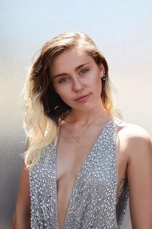 Miley Cyrus OnlyFans Leaked Free Thumbnail Picture - #pLeV0ZuoK0