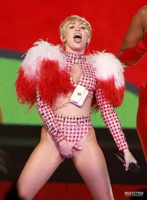 Miley Cyrus OnlyFans Leaked Free Thumbnail Picture - #pc4MsTP83U