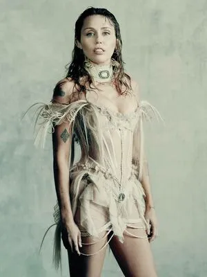 Miley Cyrus OnlyFans Leaked Free Thumbnail Picture - #pgUNZLHotf