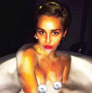 Miley Cyrus OnlyFans Leaked Free Thumbnail Picture - #poaHY5GA6t