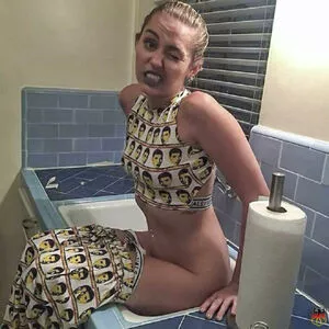 Miley Cyrus OnlyFans Leaked Free Thumbnail Picture - #pueyKir8fy