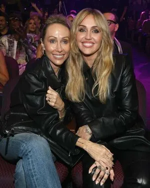 Miley Cyrus OnlyFans Leaked Free Thumbnail Picture - #qqWGROHHIg