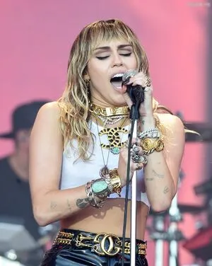 Miley Cyrus OnlyFans Leaked Free Thumbnail Picture - #rIsfstGDOf