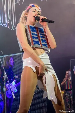 Miley Cyrus OnlyFans Leaked Free Thumbnail Picture - #sBdB4H76yL