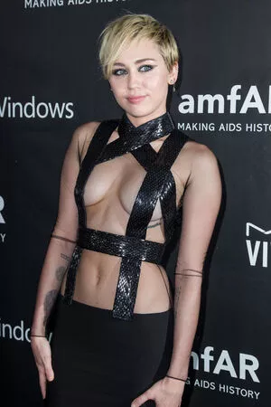Miley Cyrus OnlyFans Leaked Free Thumbnail Picture - #sFVP56j581