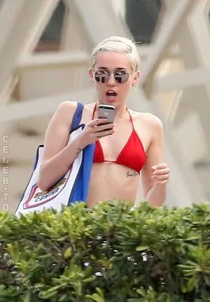 Miley Cyrus OnlyFans Leaked Free Thumbnail Picture - #sVFvamOh0J