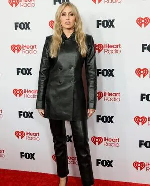 Miley Cyrus OnlyFans Leaked Free Thumbnail Picture - #sb9b2rIKXo