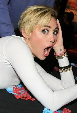 Miley Cyrus OnlyFans Leaked Free Thumbnail Picture - #sluhFGO1jz