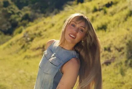 Miley Cyrus OnlyFans Leaked Free Thumbnail Picture - #spgMAwj8yT