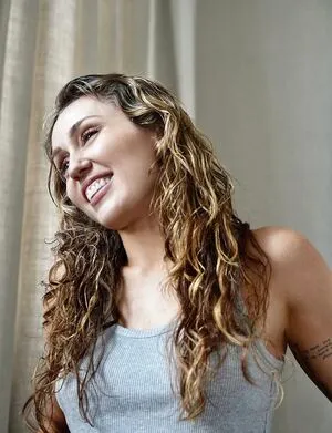 Miley Cyrus OnlyFans Leaked Free Thumbnail Picture - #sv8zrvzynO